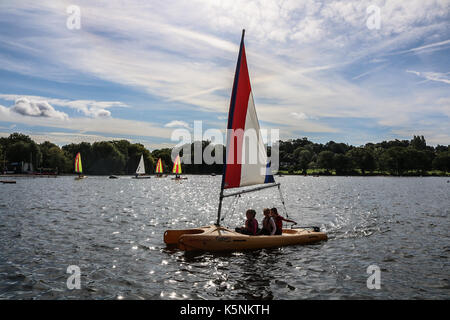 London, UK. 10th Sep, 2017. Sailing dinghies take to the water on Wimbledon Park lake on a pleasant sunny autumn morning Credit: amer ghazzal/Alamy Live News Stock Photo