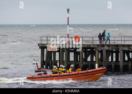 Aberystwyth, Ceredigion, Wales, UK 10th September 2017. UK Weather: Blustery conditions in Aberystwyth this morning as the local lifeboat crew exercise on the rough sea. © Ian Jones/Alamy Live News. Stock Photo
