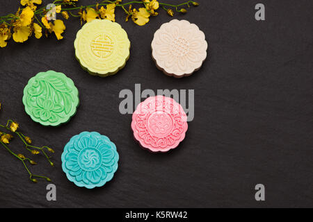 Traditional Chinese mid autumn festival food. Snowy skin mooncakes. The Chinese words on the mooncakes is green tea with red bean paste, noble delight Stock Photo