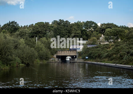 Turnaround point for the gondola on the Falkirk Wheel boat trip - view of the train bridge, the tunnel and the rings of the Falkirk Wheel in Scotland Stock Photo