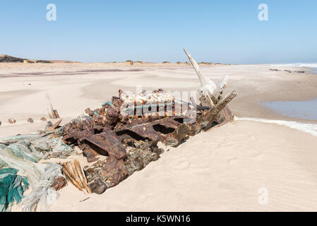 The shipwreck of the Benguela Eagle, which ran aground in 1973, on the C34-road between Henties Bay and Torra Bay in the Skeleton Coast area of Namibi Stock Photo