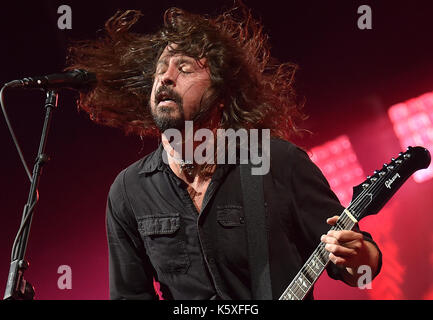 Hoppegarten, Germany. 10th Sep, 2017. Singer Dave Grohl of the US band Foo Fighters performs at the Loollapalooza at the Hoppegarten horse race track in Hoppegarten, Germany, 10 September 2017. The Lollapalooza festival takes place on 9 and 10 September 2017 Photo: Britta Pedersen/dpa-Zentralbild/ZB/dpa/Alamy Live News Stock Photo