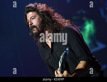 Hoppegarten, Germany. 10th Sep, 2017. Singer Dave Grohl of the US band Foo Fighters performs at the Loollapalooza at the Hoppegarten horse race track in Hoppegarten, Germany, 10 September 2017. The Lollapalooza festival takes place on 9 and 10 September 2017 Photo: Britta Pedersen/dpa-Zentralbild/ZB/dpa/Alamy Live News Stock Photo