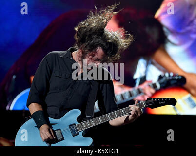 Hoppegarten, Germany. 10th Sep, 2017. Singer Dave Grohl of the US band Foo Fighters performs at the Loollapalooza at the Hoppegarten horse race track in Hoppegarten, Germany, 10 September 2017. The Lollapalooza festival takes place on 9 and 10 September 2017 Photo: Britta Pedersen/dpa-Zentralbild/ZB/dpa/Alamy Live News Stock Photo