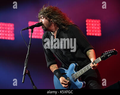 Hoppegarten, Germany. 10th Sep, 2017. Singer Dave Grohl of the US band Foo Fighters performs at the Loollapalooza at the Hoppegarten horse race track in Hoppegarten, Germany, 10 September 2017. The Lollapalooza festival takes place on 9 and 10 September 2017 Photo: Britta Pedersen/dpa-Zentralbild/ZB/dpa/Alamy Live News Stock Photo