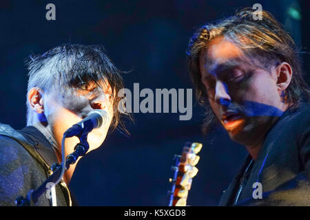 Pete Doherty (left) and Carl Barat of The Libertines performing live on the Main Stage at the 2017 OnBlackheath Festival in Blackheath, London. Photo date: Sunday, September 10, 2017. Photo credit should read: Roger Garfield/Alamy Stock Photo