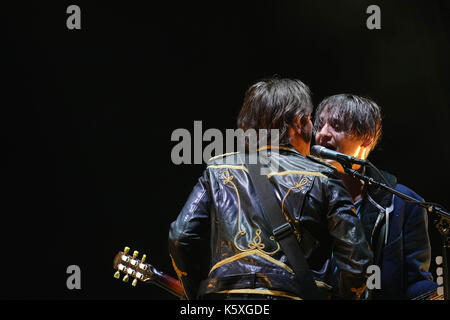 Carl Barat (left) and Pete Doherty of The Libertines performing live on the Main Stage at the 2017 OnBlackheath Festival in Blackheath, London. Photo date: Sunday, September 10, 2017. Photo credit should read: Roger Garfield/Alamy Stock Photo