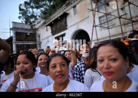 Kathmandu, Nepal. 10th Sep, 2017. Nepalese devotees takes pictures from mobile phones during chariot pulling procession of the Living Goddess Kumari on the last day of Indra Jatra Festival celebrated in Basantapur Durbar Square, Kathmandu, Nepal on Sunday, September 11, 2017. Devotees celebrated the god of rain 'Indra' for 8 days in Kathmandu. Credit: Narayan Maharjan/Pacific Press/Alamy Live News Stock Photo