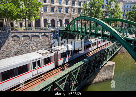 Austria, city of Vienna, Zollamtssteg Bridge and U-Bahn subway train on Zollamt Bridge (Zollamtsbrucke) over River Wien Stock Photo