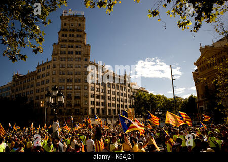 Barcelona, Spain. 11th Sep, 2017. In Barcelona, coinciding with Catalan national day or Diada, hundreds of thousands fill the streets demanding the independence of Catalonia. Catalan government aims to celebrate a referendum on independence next first October. Credit: Jordi Boixareu/Alamy Live News Stock Photo