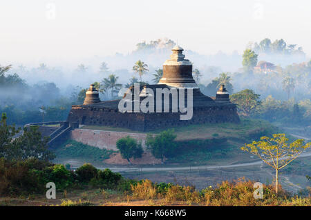 Mrauk U (small Bagan) the ancient Rakhaing capital. Sunrise above the Dukkanthein Paya temple in Mrauk U. Myanmar (Burma) Stock Photo