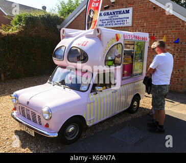 van morris austin cream ice mini england alamy bamburgh parked northumberland converted castle front car circa conversion