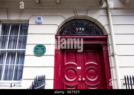 Green plaque outside 146 Harley Street  commemorating Lionel Logue, the Australian speech and language therapist, who treated King George V1. Stock Photo