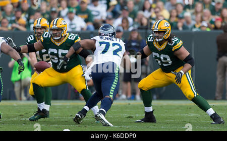 Green Bay, WI, USA. 30th Sep, 2018. Green Bay Packers offensive tackle David  Bakhtiari #69 pass blocks during the NFL Football game between the Buffalo  Bills and the Green Bay Packers at