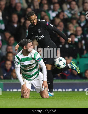 Celtic's Patrick Roberts challenges Paris Saint-Germain's Junior Neymar during the UEFA Champions League, Group B match at Celtic Park, Glasgow. Stock Photo