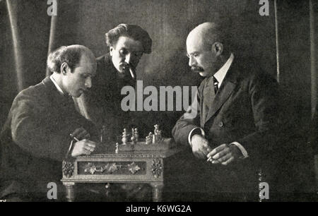 THIBAUD, Jacques ( French violinist 1880-1953). watching Pablo CASALS and Gerald MOORE play chess Stock Photo