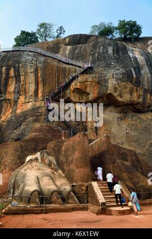 Porno otasi yosh qiziga dars beradi