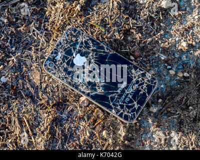 Damaged, dropped, iPhone 4 - France. Stock Photo