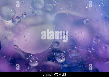 Abstract oil and water colourful deep purple bubble background wallpaper Stock Photo