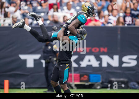 Jacksonville, FL, USA. 5th Nov, 2017. Jacksonville Jaguars defensive end  Yannick Ngakoue (91) during the 2nd half NFL football game between the  Cincinnati Bengals and the Jacksonville Jaguars. Jacksonville defeated  Cincinnati 23-7