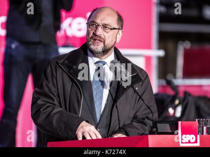 New York City, New York, USA. 14th Sep, 2017. Just ten days before the German national elections, former European Parliament President and SPD party head Martin Schulz appeared at Munich's famed Marienplatz in an attempt to rally support for what analysts see as a faltering challenge to incumbent Angela Merkel. Schulz has been seen as the source for a resurgence of the previously-faltering SPD (left-wing) party that was previously headed by Vice-Chancellor and Foreign Minister Sigmar Gabriel. However, after a series of regional losses, support appears to have pla Stock Photo