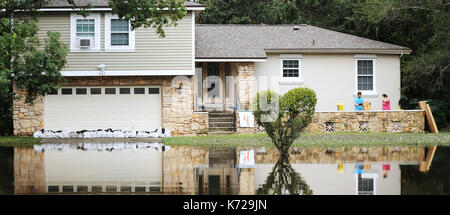 Altamonte Springs, United States. 14th Sep, 2017. September 14, 2017- Altamonte Springs, Florida, United States - A home and residents are seen reflected in flood waters in the street in the Spring Oaks neighborhood of Altamonte Springs, Florida on September 14, 2017. Emergency workers used boats and trucks to rescue more than 50 residents on September 11, 2017 when water from the nearby Little Wekiva River swamped their homes in the wake of Hurricane Irma. Credit: Paul Hennessy/Alamy Live News Stock Photo