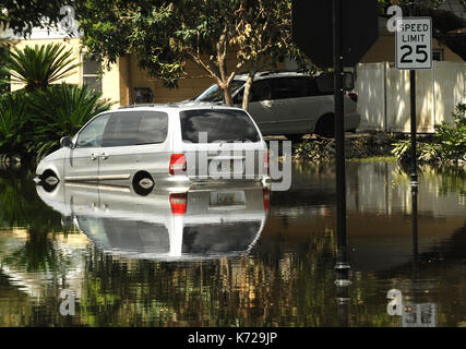 Altamonte Springs, United States. 14th Sep, 2017. September 14, 2017- Altamonte Springs, Florida, United States - A van is seen reflected in flood waters in the street in the Spring Oaks neighborhood of Altamonte Springs, Florida on September 14, 2017. Emergency workers used boats and trucks to rescue more than 50 residents on September 11, 2017 when water from the nearby Little Wekiva River swamped their homes in the wake of Hurricane Irma. Credit: Paul Hennessy/Alamy Live News Stock Photo
