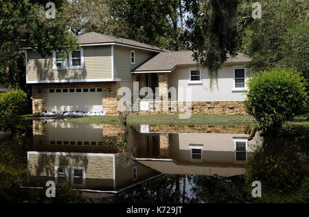 Altamonte Springs, United States. 14th Sep, 2017. September 14, 2017- Altamonte Springs, Florida, United States - A home is seen reflected in flood waters in the street in the Spring Oaks neighborhood of Altamonte Springs, Florida on September 14, 2017. Emergency workers used boats and trucks to rescue more than 50 residents on September 11, 2017 when water from the nearby Little Wekiva River swamped their homes in the wake of Hurricane Irma. Credit: Paul Hennessy/Alamy Live News Stock Photo