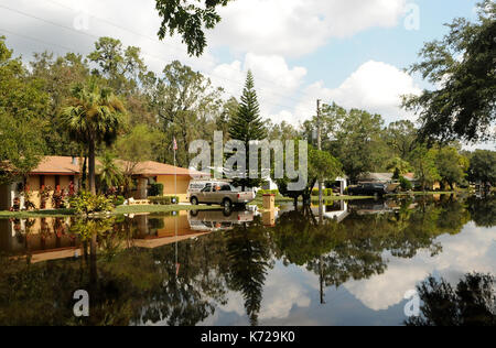 Altamonte Springs, United States. 14th Sep, 2017. September 14, 2017- Altamonte Springs, Florida, United States - Homes and trees are seen reflected in flood waters in the street in the Spring Oaks neighborhood of Altamonte Springs, Florida on September 14, 2017. Emergency workers used boats and trucks to rescue more than 50 residents on September 11, 2017 when water from the nearby Little Wekiva River swamped their homes in the wake of Hurricane Irma. Credit: Paul Hennessy/Alamy Live News Stock Photo