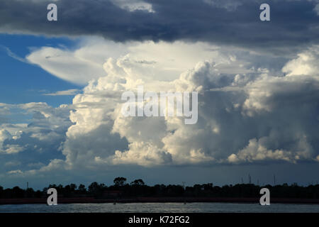 Dramatic thunderstorm cloud formation Stock Photo