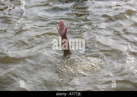 Drowning Child Stock Photo: 159355575 - Alamy