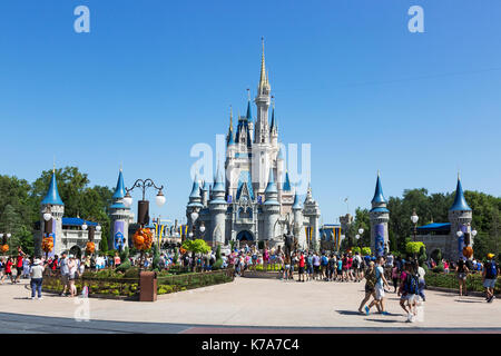 Walt Disney's Magic Kingdom theme park, showing the fairy tale castle, Orlando, Florida, USA Stock Photo