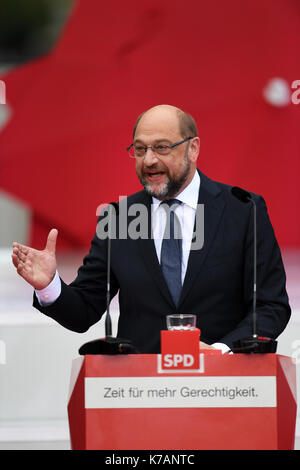 Potsdam, Germany. 15th Sep, 2017. SPD chancellor candidate Martin Schulz speaking during an election campaign rally in Potsdam, Germany, 15 September 2017. Photo: Ralf Hirschberger/dpa-Zentralbild/dpa/Alamy Live News Stock Photo