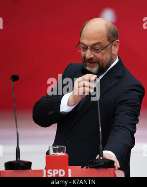 Potsdam, Germany. 15th Sep, 2017. SPD chancellor candidate Martin Schulz speaking during an election campaign rally in Potsdam, Germany, 15 September 2017. Photo: Ralf Hirschberger/dpa-Zentralbild/dpa/Alamy Live News Stock Photo