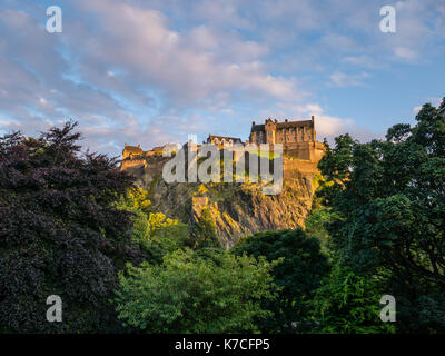 Sunset, Edinburgh Castle, viewed from Princes Street Gardens, Edinburgh Castle, Castle Rock, Edinburgh, Scotland. UK, GB.