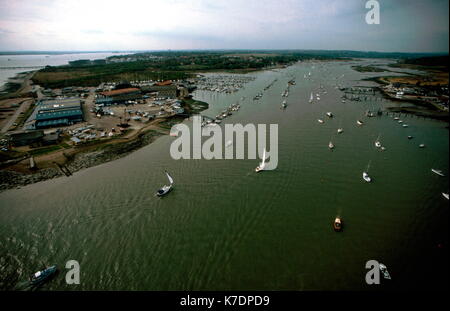 AJAXNETPHOTO. SOUTHAMPTON,ENGLAND - SOUTH COAST YACHTING MECCA - ENTRANCE TO THE HAMBLE RIVER WITH HAMBLE POINT TO LEFT AND JUST ABOVE THE MARINA, HAMBLE VILLAGE. RIVER RUNS SIX MILES NORTH TO OLD MILL AT BOTLEY. PHOTO:JONATHAN EASTLAND/AJAX REF:71507 037 Stock Photo