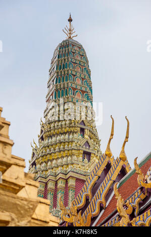 Details of the prang summit of Prasat Phra Dhepbidorn (The Royal Pantheon) at Wat Phra Kaew (Temple of the Emerald Buddha). The Grand Palace, Thailand Stock Photo