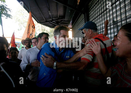 Bejuma, Carabobo, Venezuela. 15th Sep, 2017. Alejandro Feo La cruz, candidate of the table of the democratic unit, to the government by the state Carabobo, in a street route by the population of Bejuma, Carabobo state. Photo: Juan Carlos Hernandez Credit: Juan Carlos Hernandez/ZUMA Wire/Alamy Live News Stock Photo