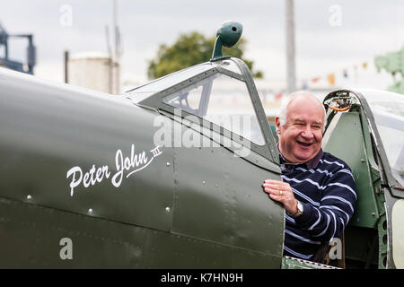 England, Chatham Dockyard. Event, Salute to the forties. Elderly man, smiling while sitting in the cockpit of a Spitfire world war two fighter and posing for a photograph. Stock Photo