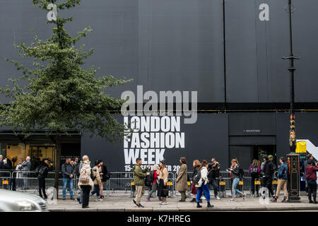 London, UK. 16th September, 2017. Outside the the BFC Showspace, the venue of the London Fashion Week. Running over five days, the event sees designers showcase their Autumn/Winter 2018 range in venues across the city. Credit: SOPA Images Limited/Alamy Live News Stock Photo