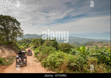Jeeps full of tourists on the tracks through the island of Koh Samui, Thailand Stock Photo