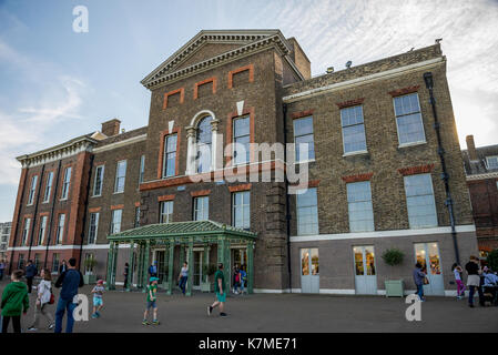 Public front entrance to Kensington Palace with a cafe and giftshop, London, England Stock Photo