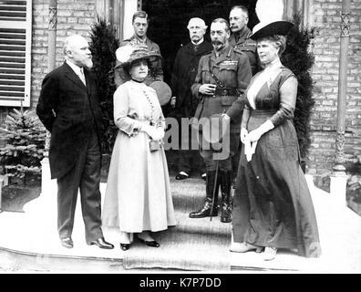 French President Raymond Poincare and wife (left) meet with King George V and Queen Mary of England, the young Prince of Wales and other dignitaries, Abbeville, France, 07/10/1917 Stock Photo