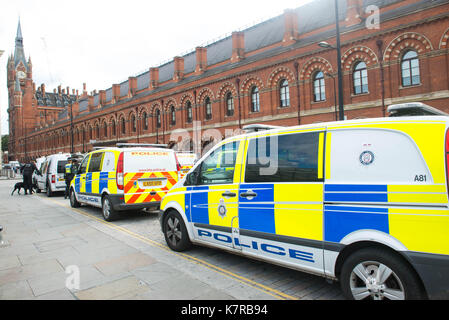 Kings cross, London, United Kingdom. 16th September 2017. Armed police patrol in KingsCross station. The UK terror threat level has been raised to 'critical' after terror attack on Parsons Green station in which 30 people were injured. Michael Tubi / Alamy Live News Stock Photo