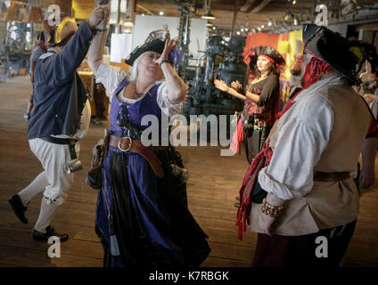 Richmond(Canada. 16th Sep, 2017. People dressed in pirate costumes dance during the 'Pirate Weekend' event at the Gulf of Georgia Cannery National Historic Site in Richmond, Canada, Sept. 16, 2017. Credit: Liang Sen/Xinhua/Alamy Live News Stock Photo