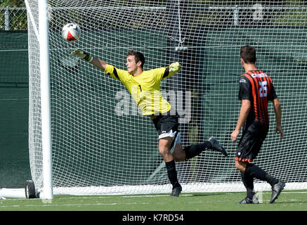 Williamsburg, VA, USA. 16th Sep, 2017. 20170916 - Campbell goalkeeper MATTHEW MOZYNSKI (1) extends for a save against William and Mary in the first half at Martin Family Stadium in Williamsburg, Va. Credit: Chuck Myers/ZUMA Wire/Alamy Live News Stock Photo