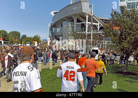 Tailgating at the Cleveland Browns versus Pittsburgh Steelers home opening game at FirstEnergy Stadium in Cleveland, Ohio, USA Stock Photo