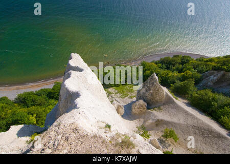 Blick vom Aussichtspunkt 'Viktoriasicht' über bizarre Kreidefelsen auf die Ostsee-Küste Stock Photo