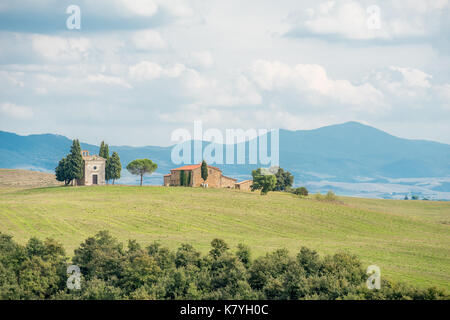 Chapel of the Madonna di Vitaleta in Val d'Orcia, Tuscany, Italy. Monte Amiata visible in the background. Stock Photo