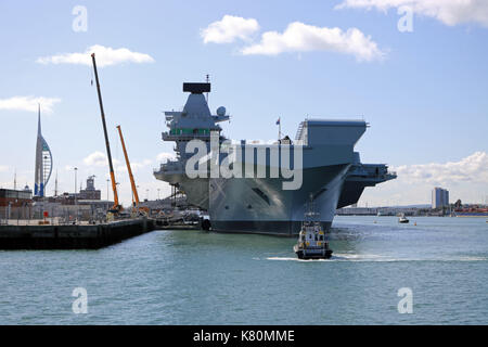 HMS Queen Elizabeth at Portsmouth Harbour Stock Photo